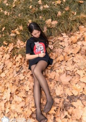 在车里掀起乳罩啃咬奶头_BD韩语神马影院手机在线